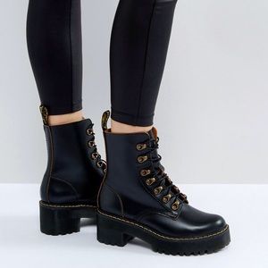 Dr. Martens Leona 7 hook boot